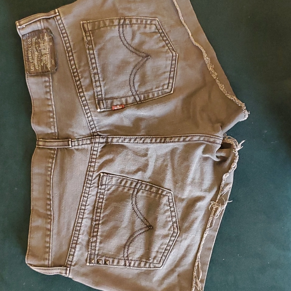 Levi's distressed grey shorts - Picture 3 of 3